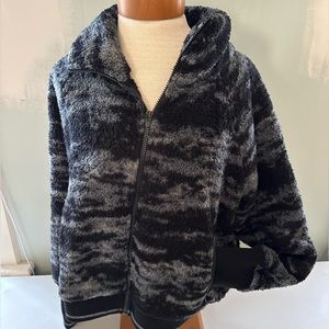 Athleta Tugga Sherpa Fuzzy Jacket Coat Size Large